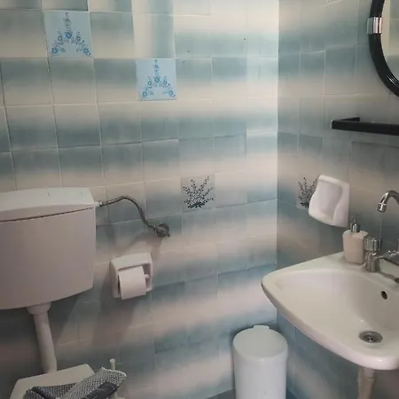 Paradise 招待所 3*